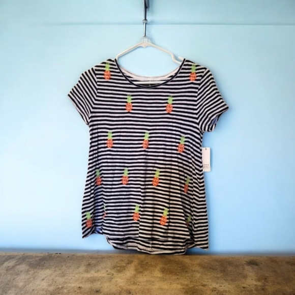 Crown & Ivy Black And White Striped Pineapple Print Authentic Tee Petite PP - Picture 1 of 6